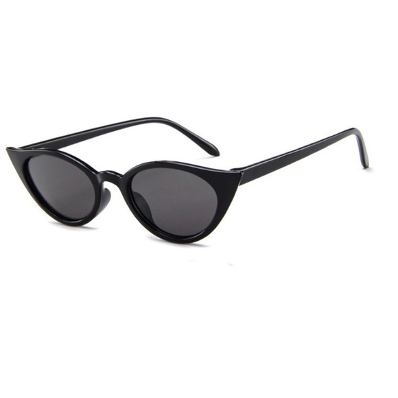 Cute Trendy Cat Eye Sunglasses in Multiple Colors - Picture 6 of 7
